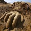 Гигантские скульптуры из песка